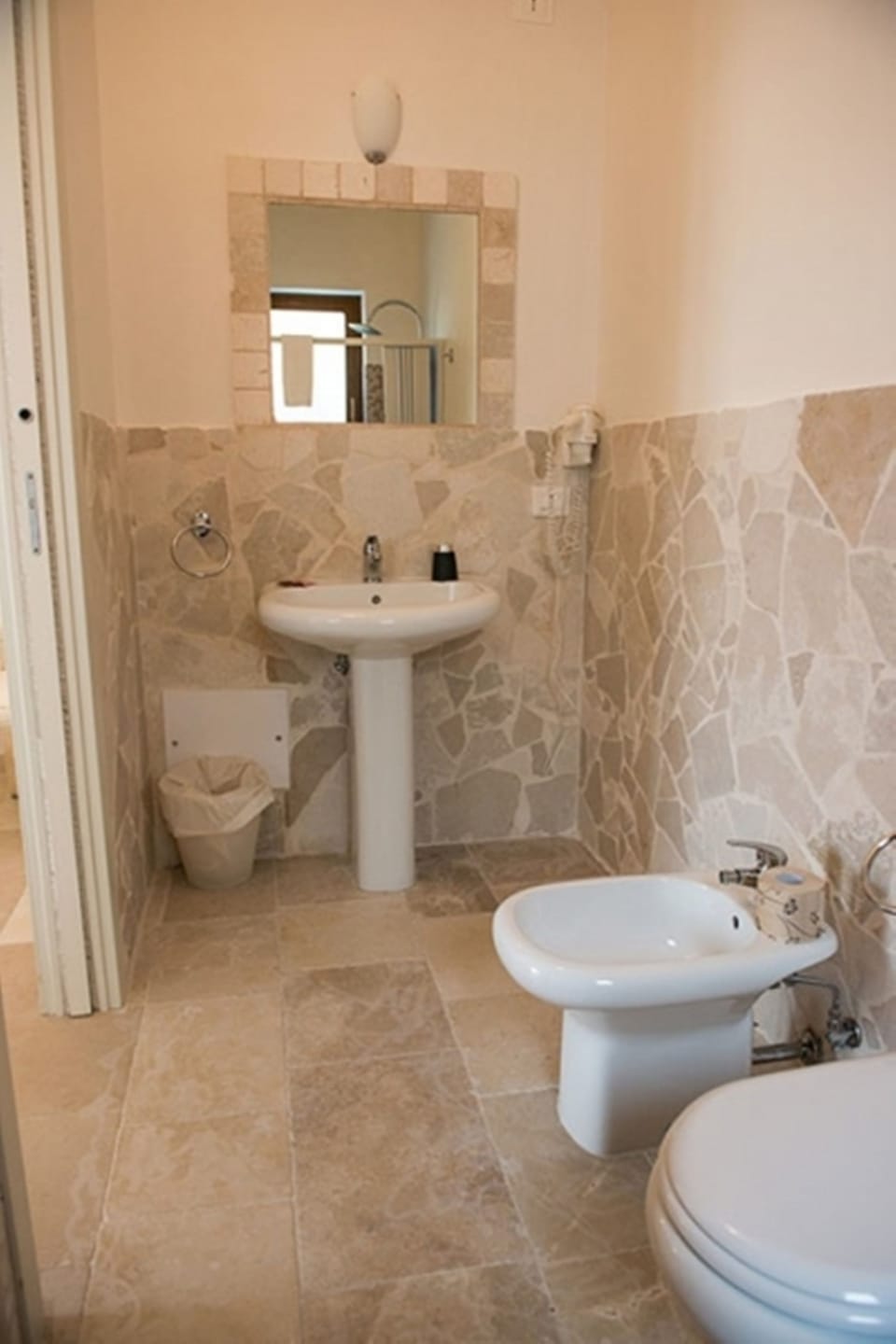 Shower, free toiletries, hair dryer, bidet