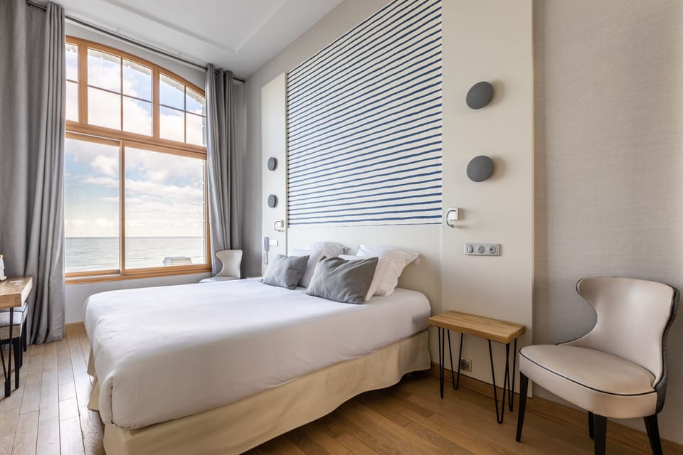 Apartment, Sea View (for 6) | Desk, blackout drapes, soundproofing, iron/ironing board