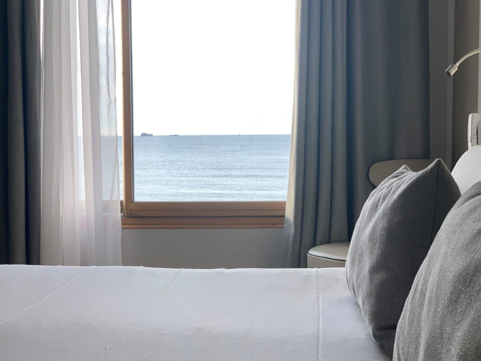 Apartment, Sea View (for 6) | Desk, blackout drapes, soundproofing, iron/ironing board