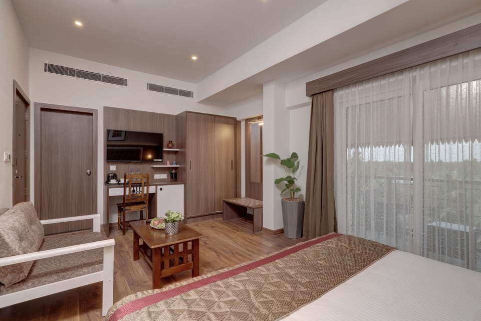 Premium Room | Egyptian cotton sheets, premium bedding, memory foam beds, minibar