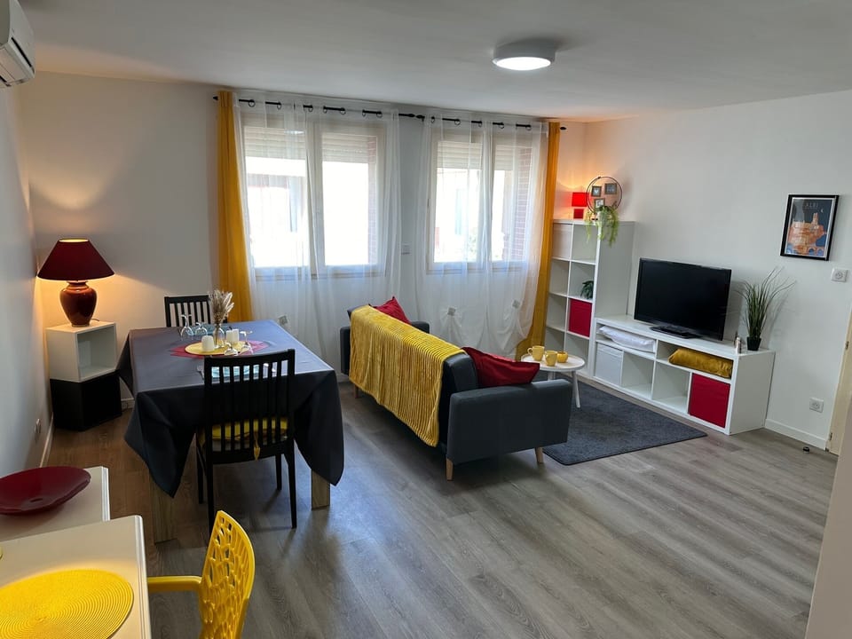 Comfort Apartment, 1 Double Bed with Sofa bed | Living area | 36-inch flat-screen TV with digital channels, TV, offices
