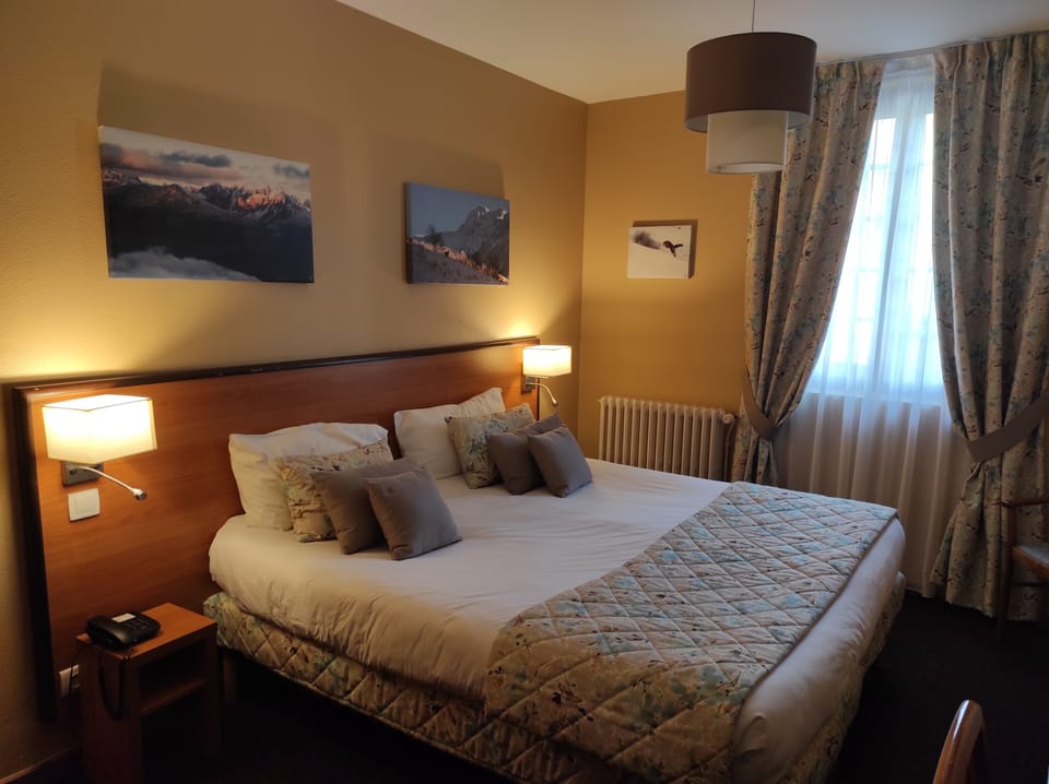 Classic Double Room, 1 Queen Bed, Non Smoking | Premium bedding, minibar, in-room safe, individually decorated