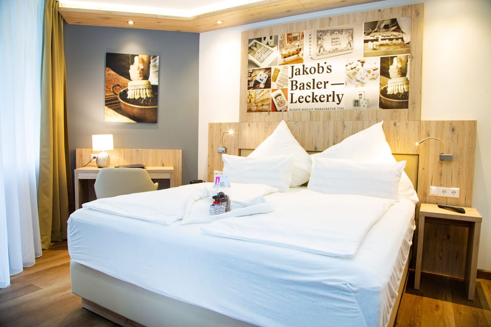 Deluxe Studio, 1 Bedroom | Premium bedding, in-room safe, desk, free WiFi