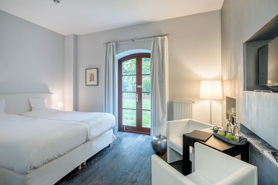 Superior Double Room, 1 King Bed, Garden Area | Soundproofing, iron/ironing board (on request), WiFi (free), bed sheets
