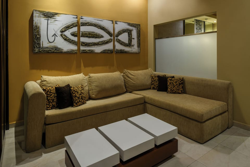 OCEANFRONT SUITE - MORE INCLUSIVE | Free minibar, desk, laptop workspace, blackout drapes