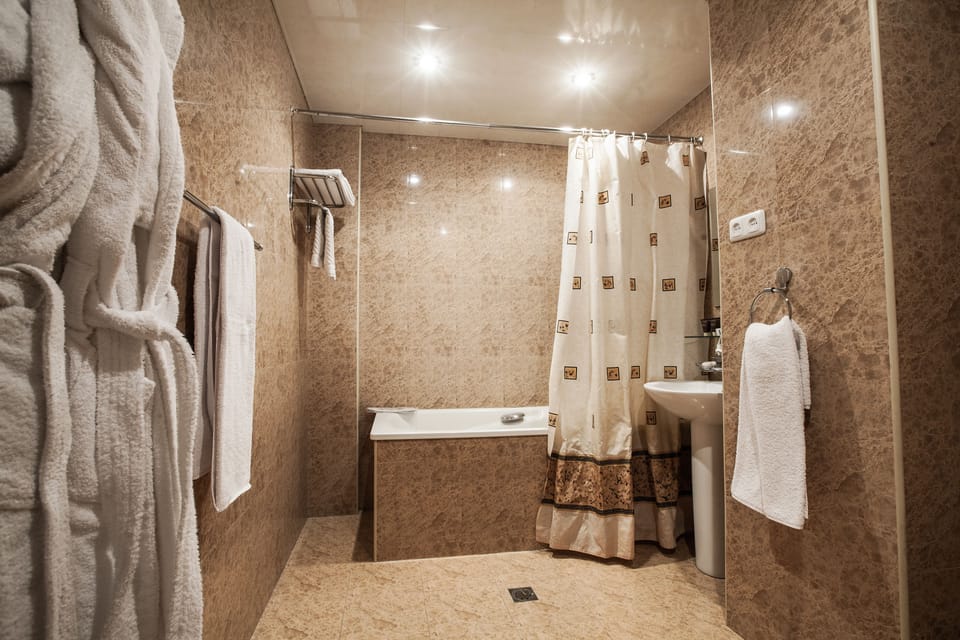 Bathtub, free toiletries, hair dryer, slippers