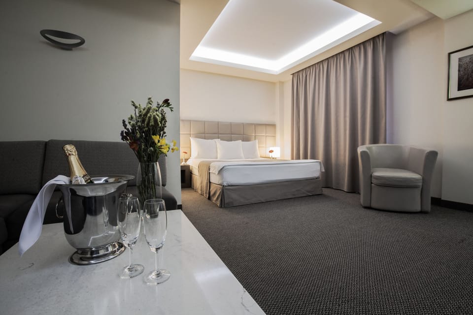 Deluxe Room, 2 Bedrooms, Non Smoking | Premium bedding, minibar, in-room safe, desk