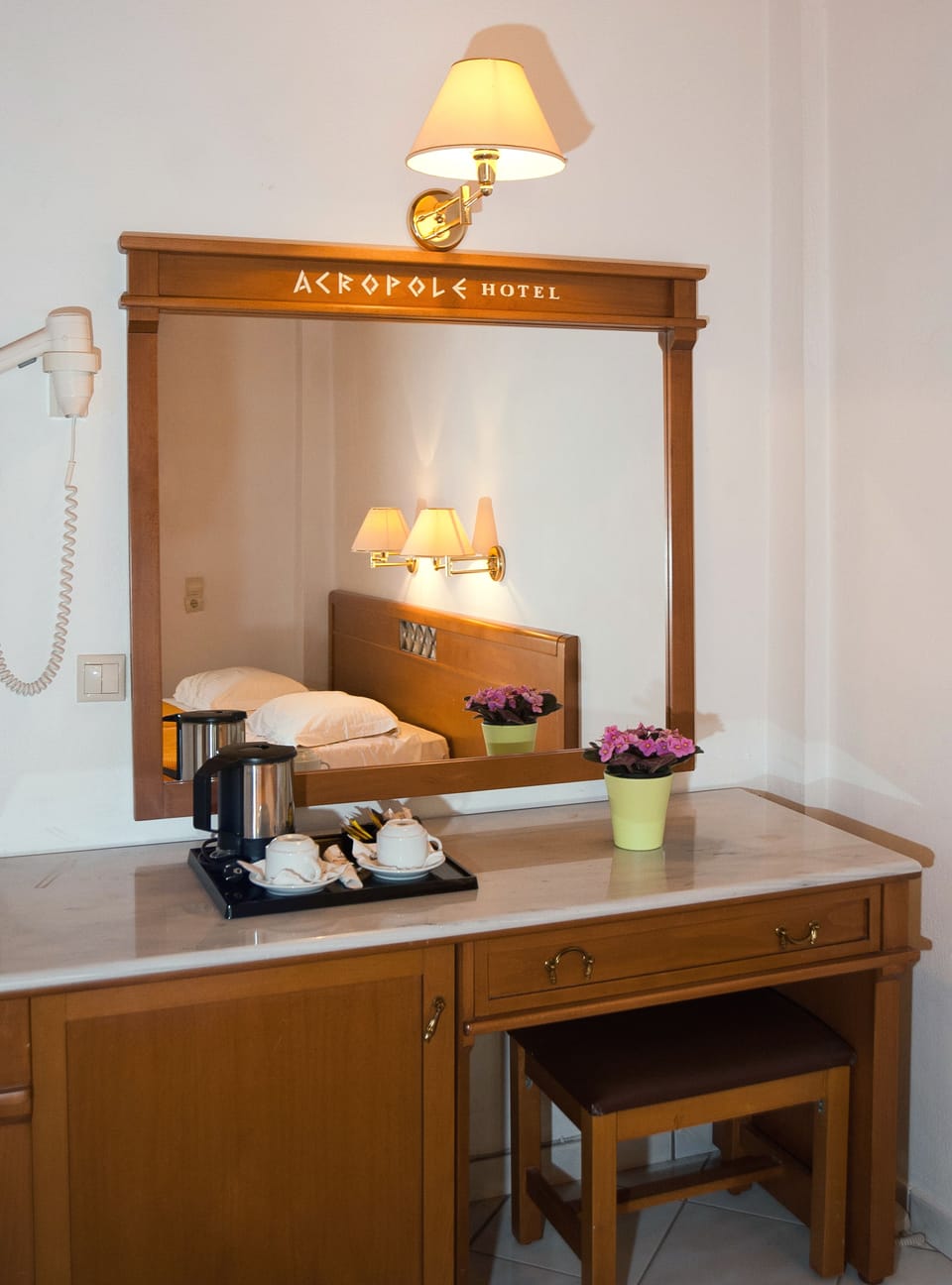 Standard Single Room | In-room safe, soundproofing, cribs (free), WiFi (free)