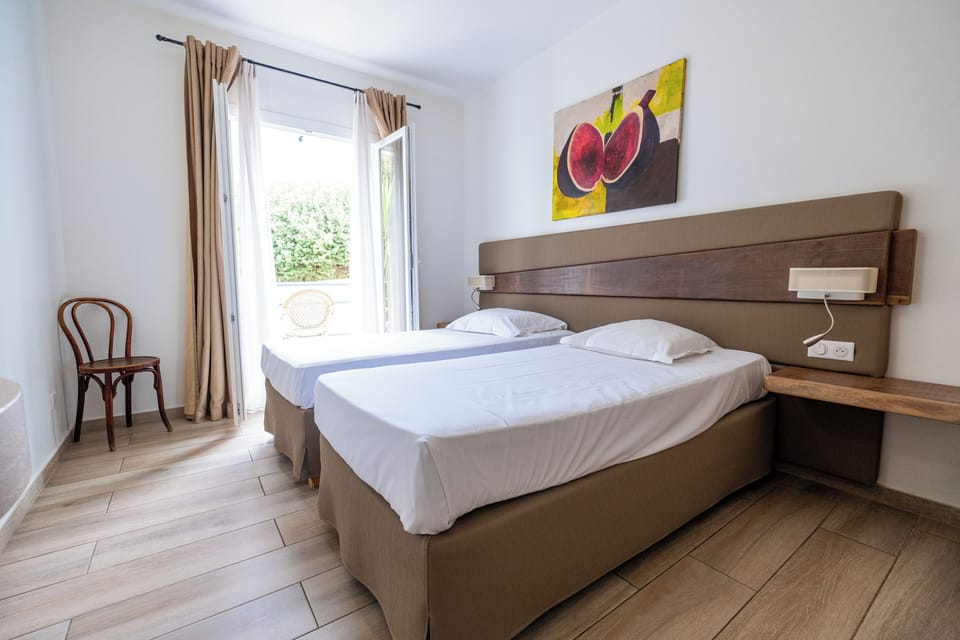 Comfort Room | In-room safe, desk, blackout drapes, soundproofing