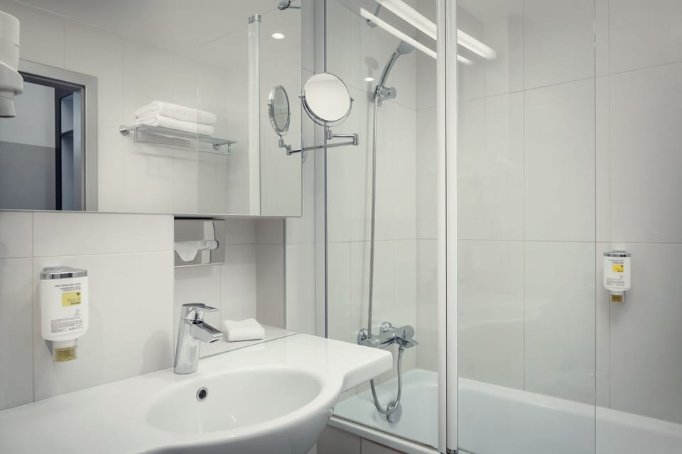 Combined shower/tub, free toiletries, hair dryer, slippers
