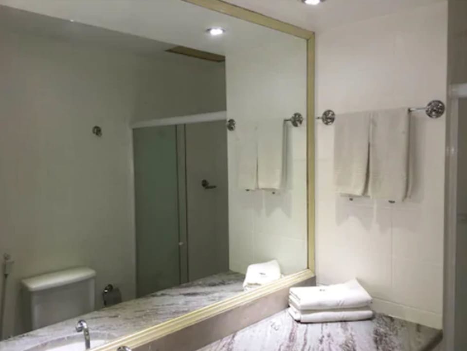 Standard Room | Bathroom | Shower, towels