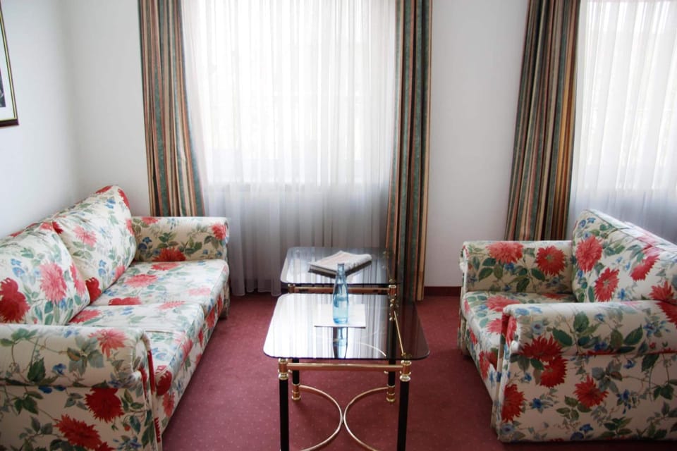 33-inch TV with cable channels