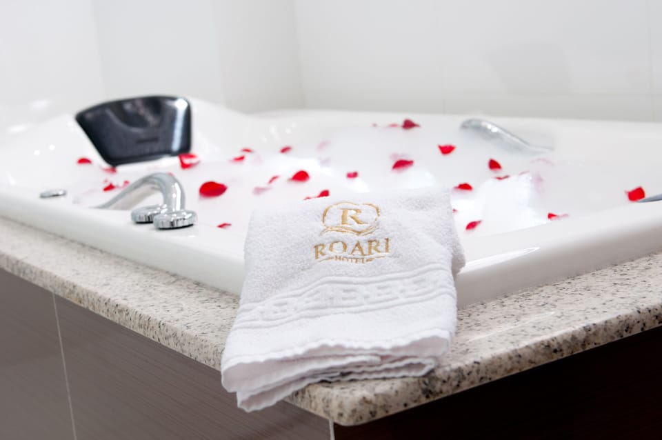 Suite, Jetted Tub | Jetted tub