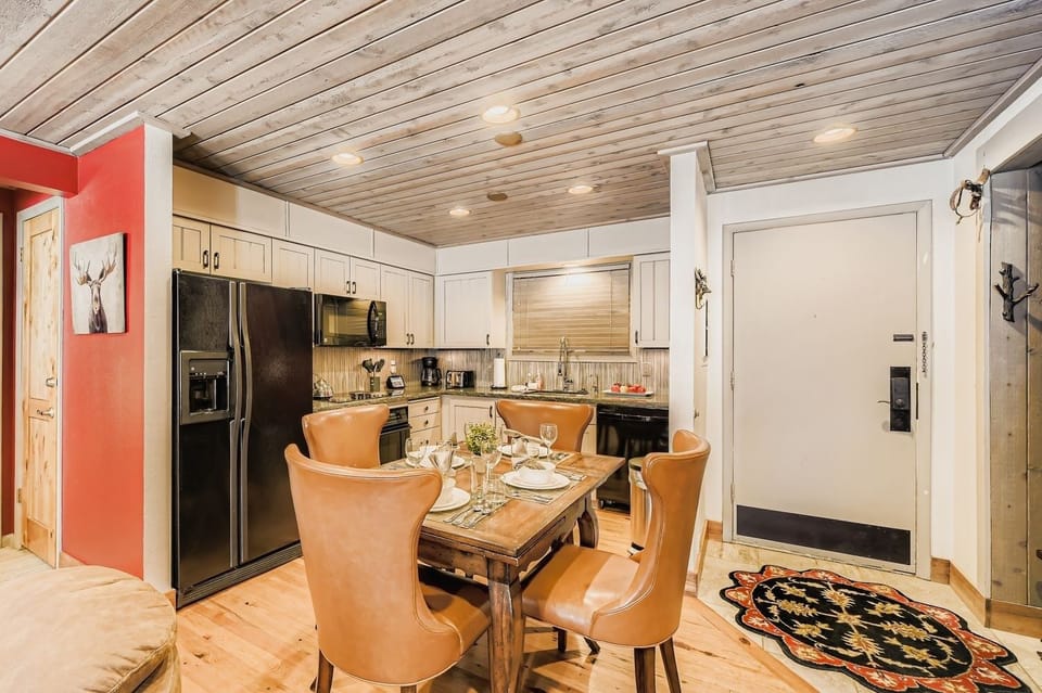 Condo, 2 Bedrooms | Private kitchen | Fridge, microwave, oven, coffee/tea maker