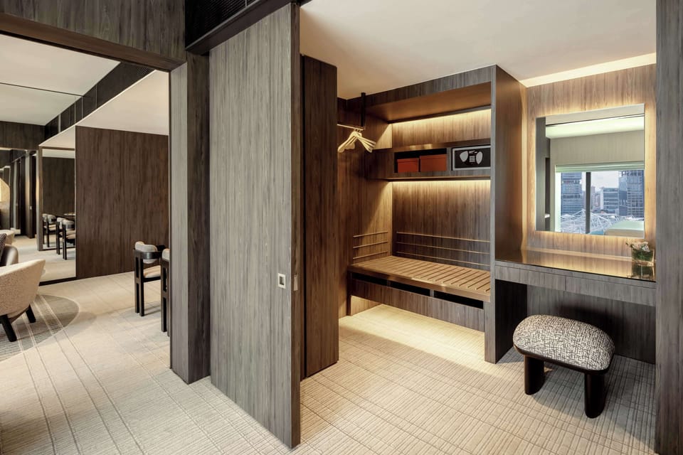 Premier Suite Non-Smoking 1 Double Bed City View | Room amenity