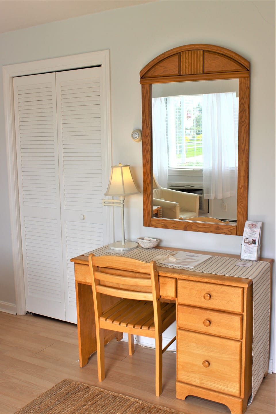 Cottage King Room First Floor Only | Living area | Flat-screen TV