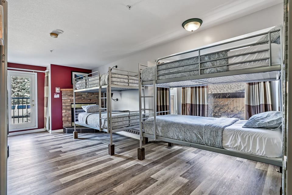 Bed in 10 Bed Female Dorm Ensuite | Blackout drapes, iron/ironing board (on request), WiFi (free)