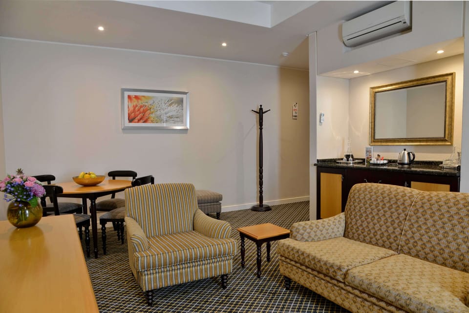 Suite, Non Smoking | Premium bedding, in-room safe, desk, laptop workspace