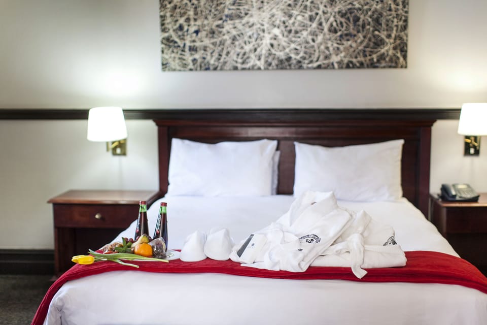 Studio Twin Suite  | Premium bedding, down comforters, in-room safe, desk