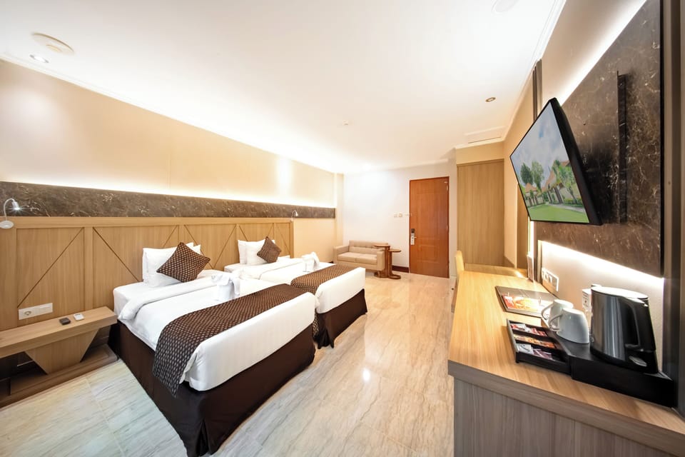 Superior Room | Minibar, in-room safe, desk, blackout drapes