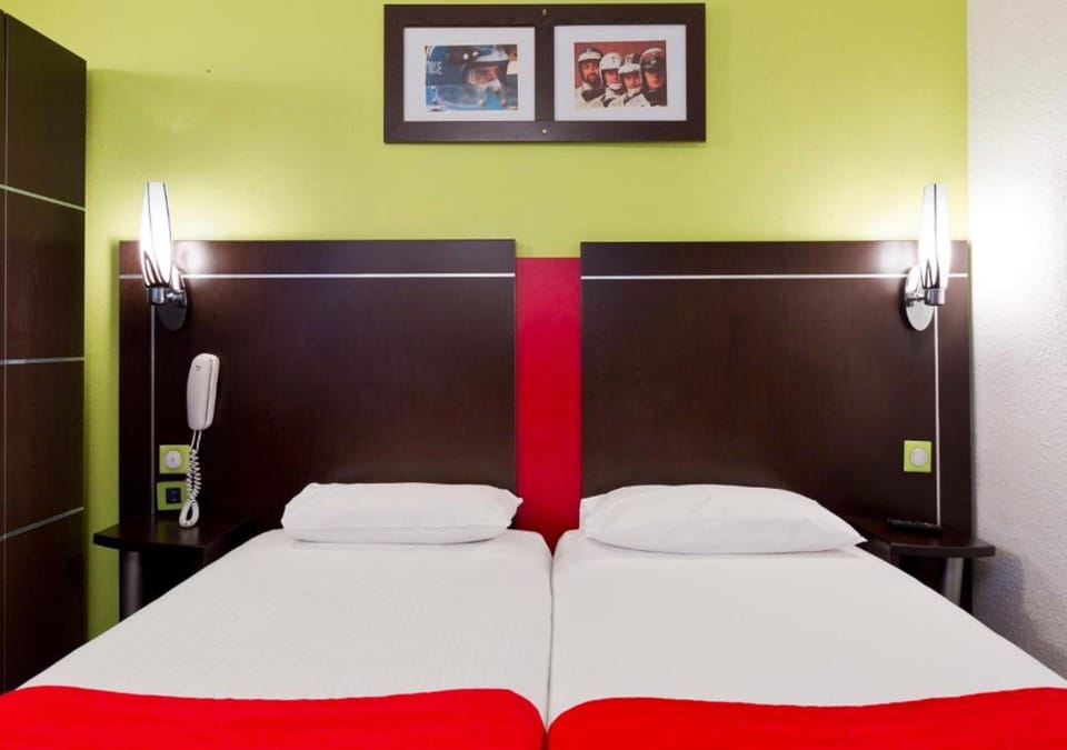 Premium bedding, in-room safe, desk, soundproofing