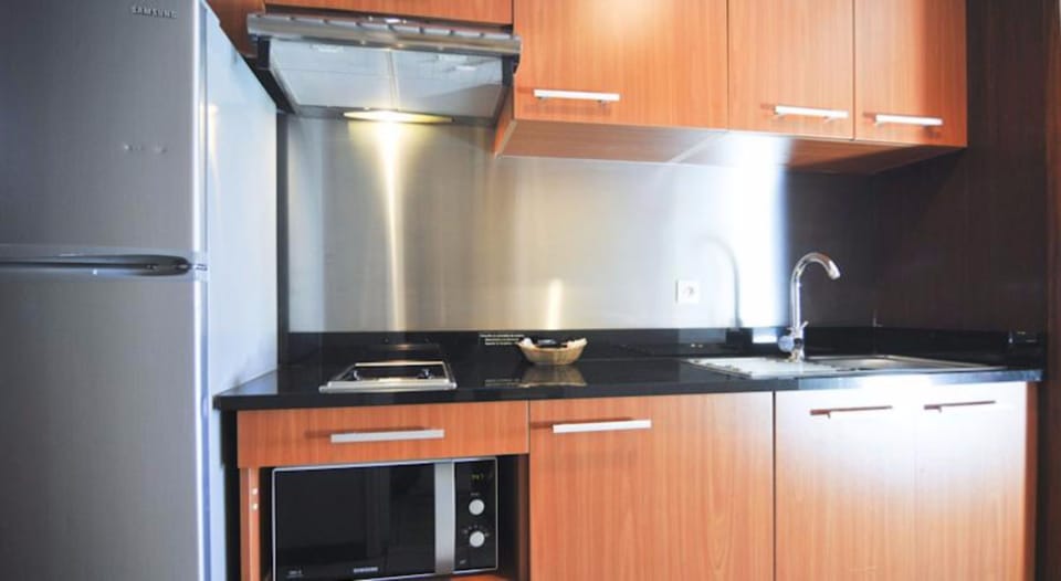 Suite, 1 Bedroom, Sea View | Private kitchenette | Full-size fridge, microwave, stovetop, electric kettle