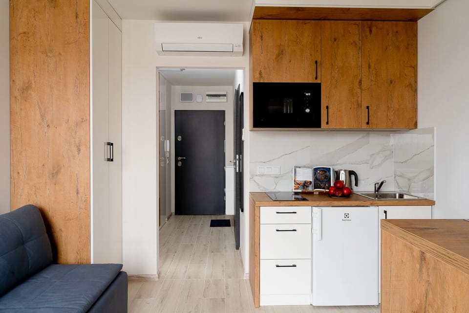 Design Apartment | Private kitchen | Fridge, microwave, stovetop, highchair