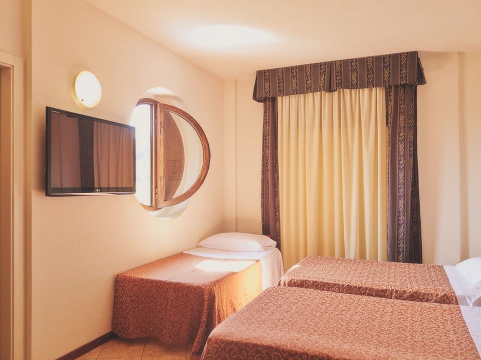 Family Triple Room | Hypo-allergenic bedding, down comforters, minibar, in-room safe