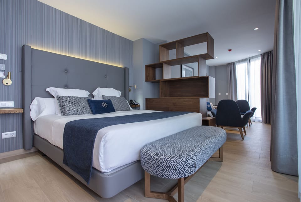 Suite | Minibar, in-room safe, soundproofing, iron/ironing board