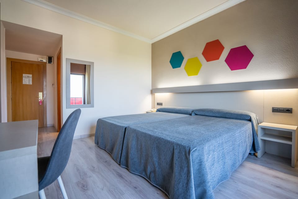 Double or Twin Room | In-room safe, desk, blackout drapes, soundproofing