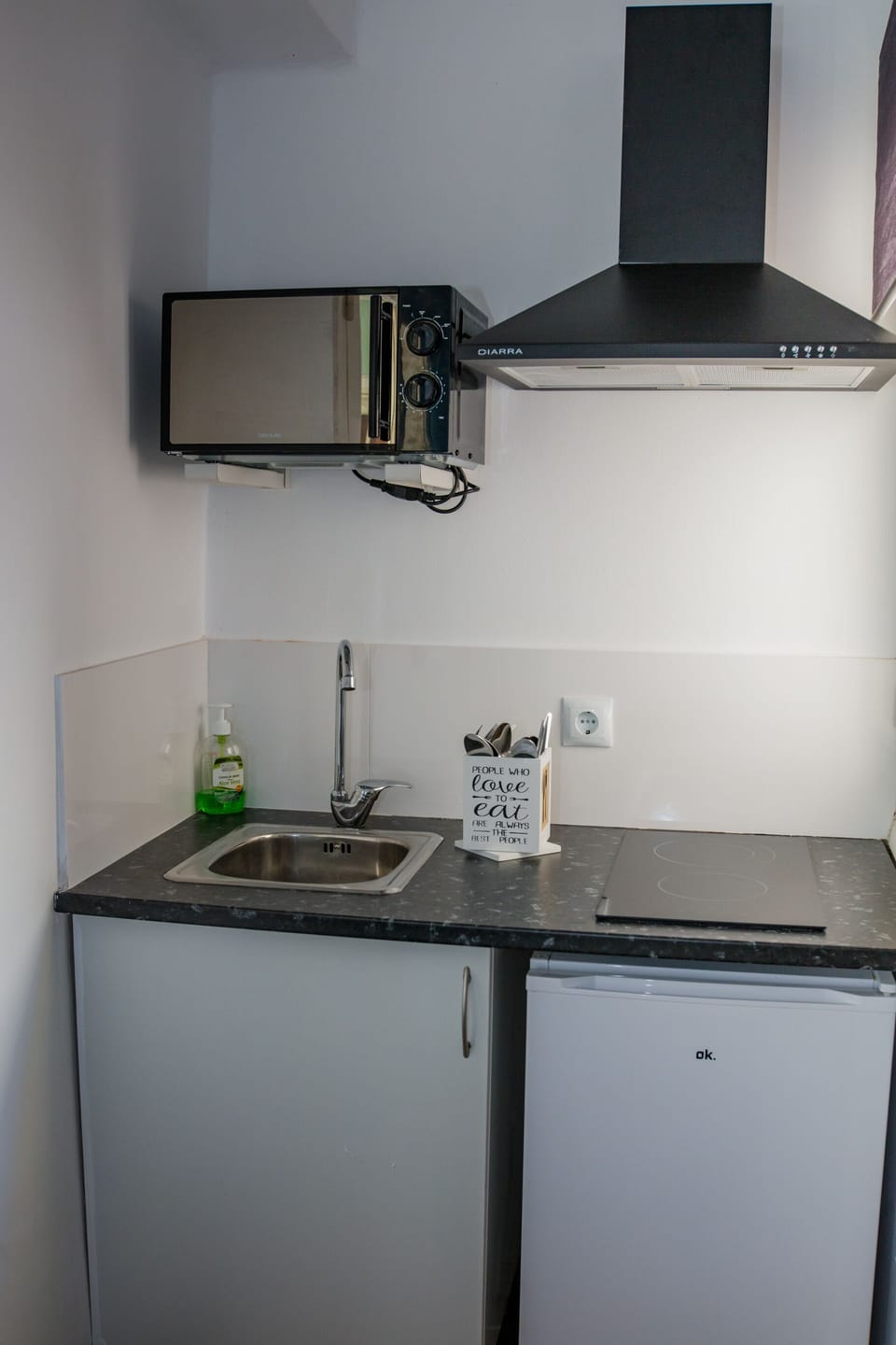 Comfort Room | Private kitchenette