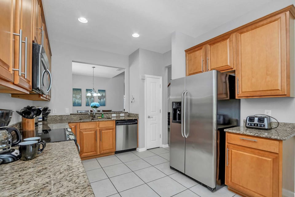 House (5 Bedrooms) | Private kitchen | Microwave, stovetop, dishwasher, cookware/dishes/utensils