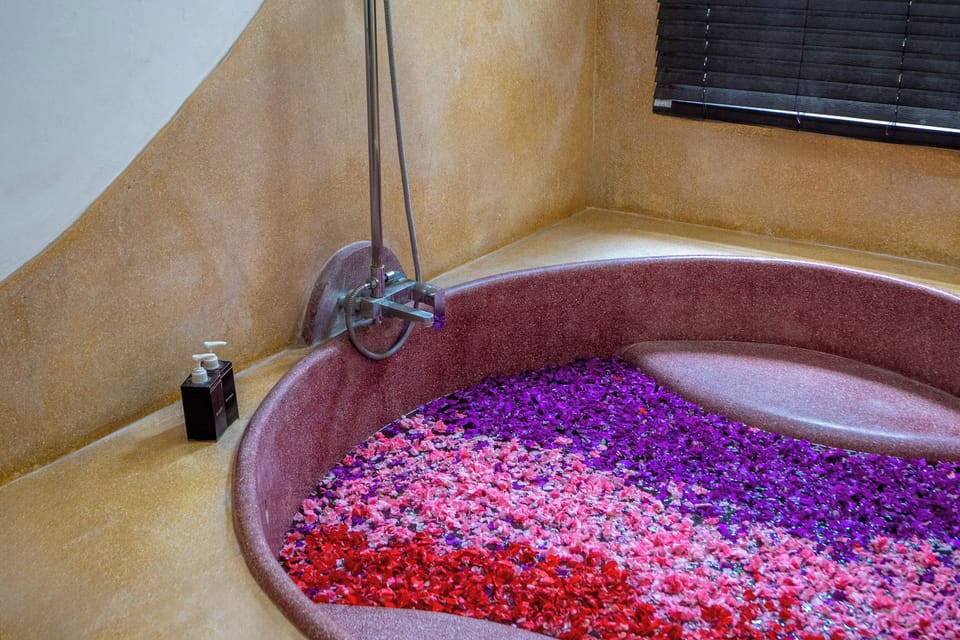 Couples treatment rooms, hot tub, steam room, body treatments