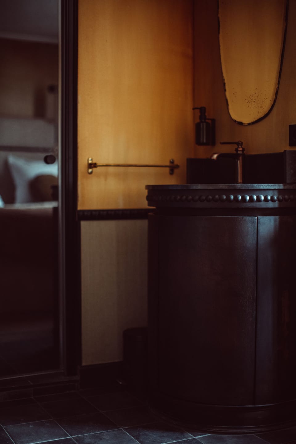 Superior Twin Room | Bathroom | Shower, rainfall showerhead, free toiletries, hair dryer