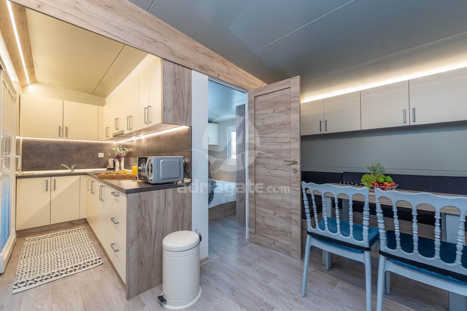 House | Private kitchen | Fridge, microwave, oven, stovetop