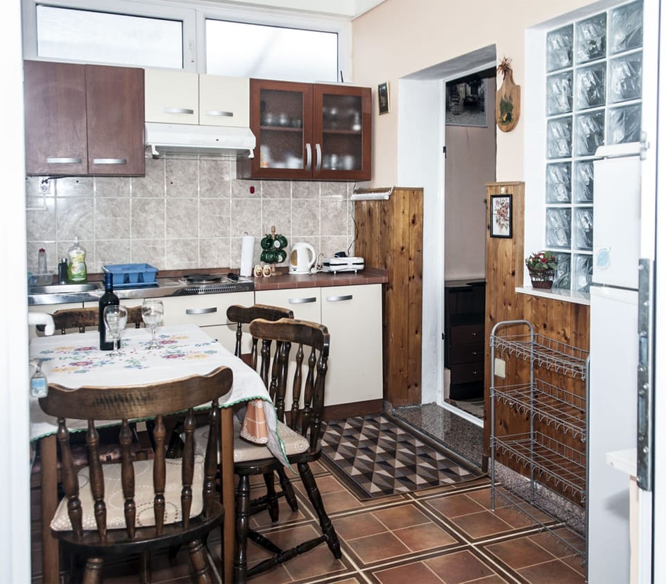 Private kitchen | Fridge, microwave, stovetop, espresso maker