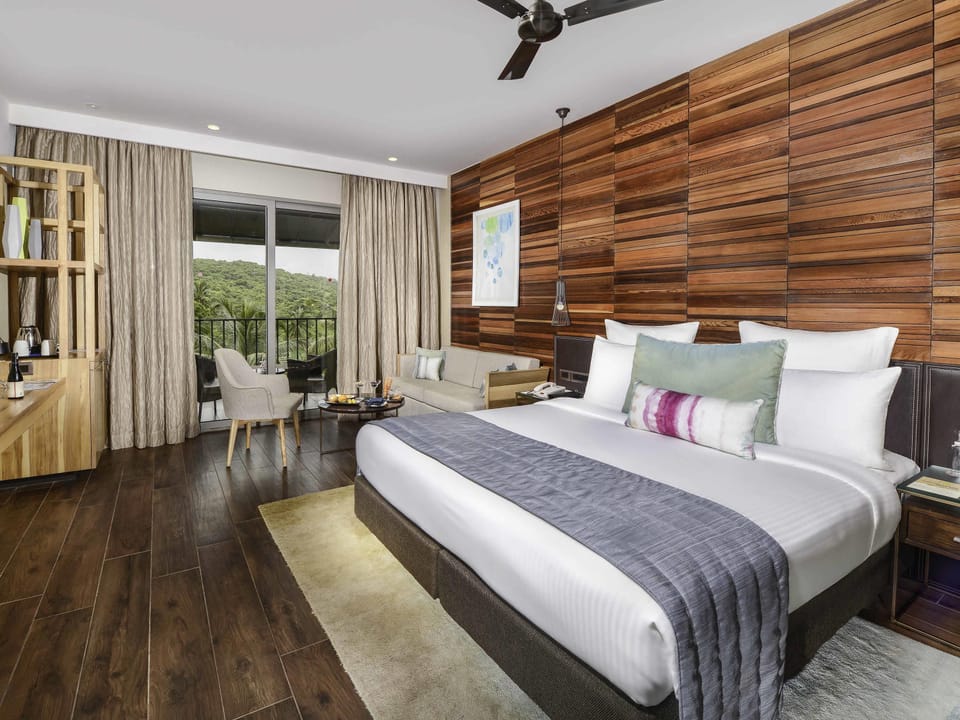 Premium bedding, pillowtop beds, minibar, in-room safe