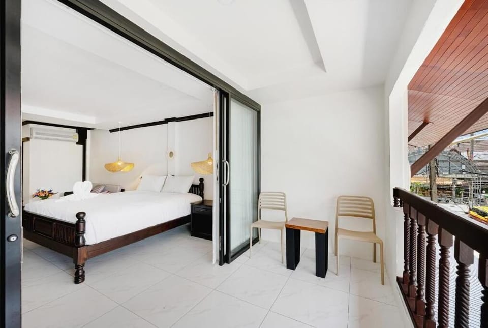 Superior Room | In-room safe, desk, rollaway beds (surcharge), WiFi (free)