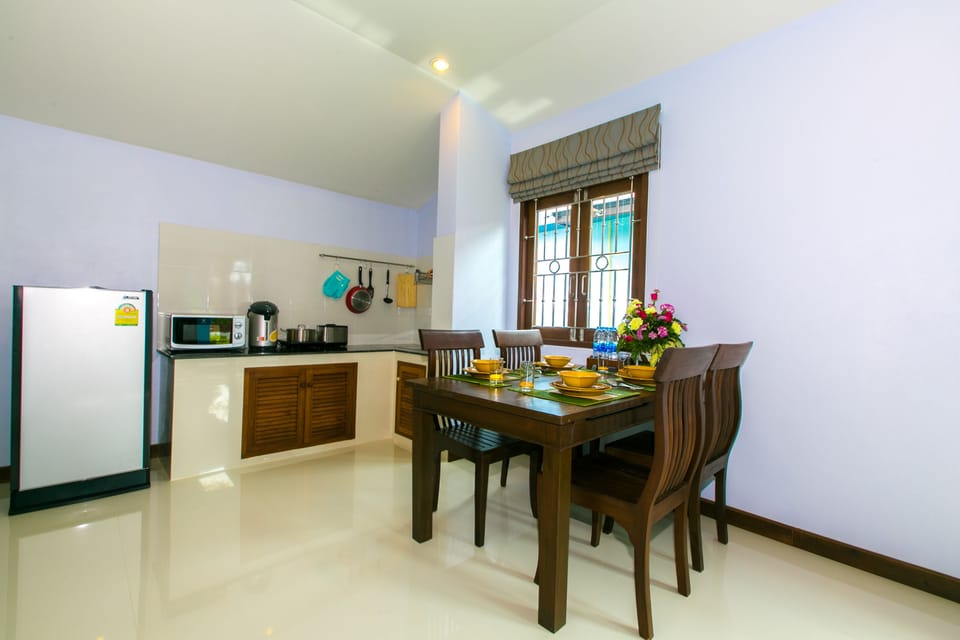 Family Cottage, 2 Bedrooms | In-room dining