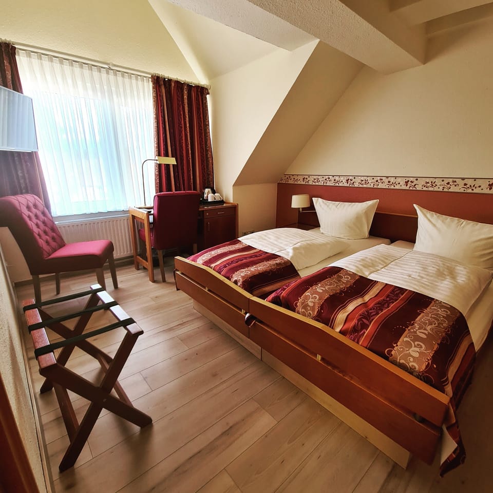 Twin Room | Bathroom | Shower, hair dryer, towels