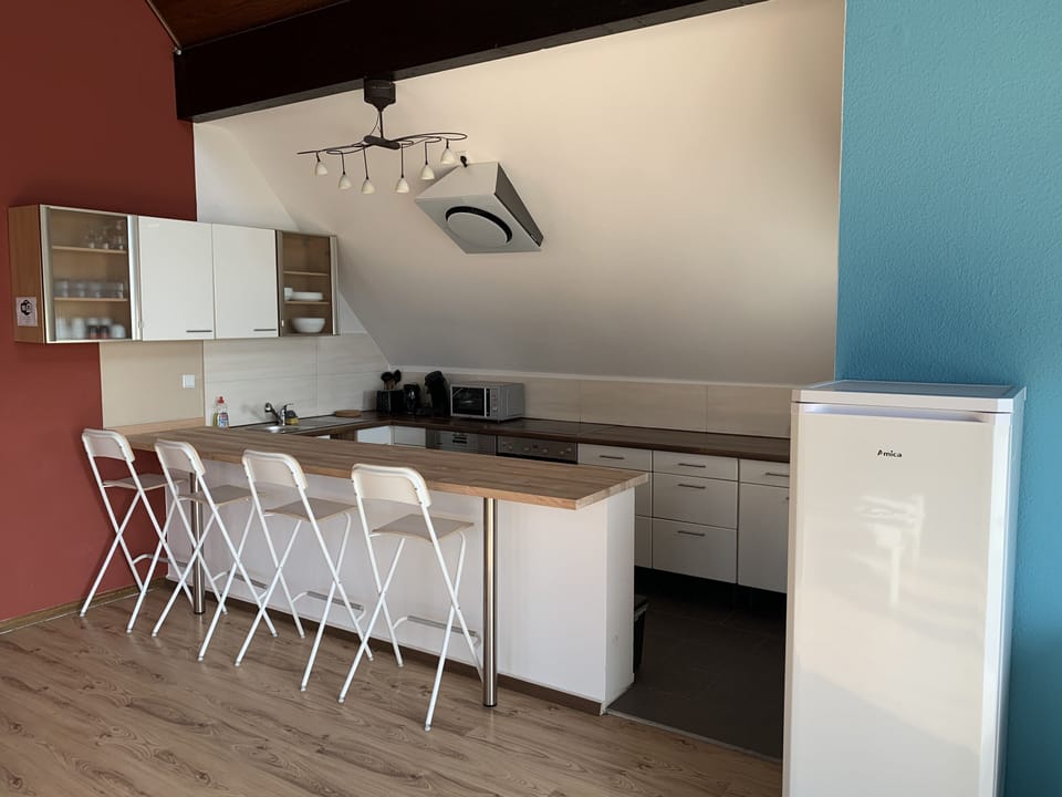 Basic Apartment | Desk, soundproofing, free WiFi