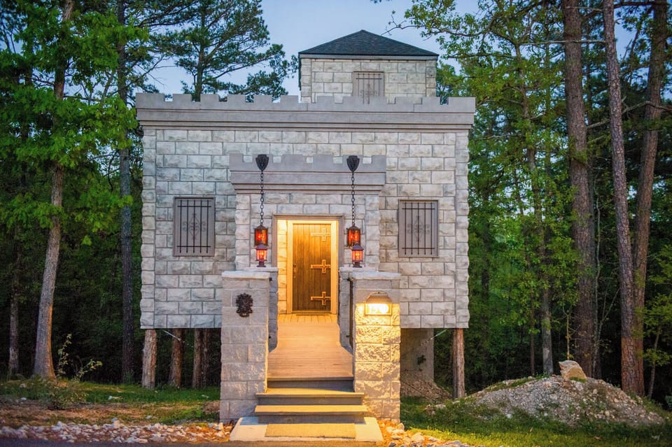 Eureka Springs Treehouses, Hobbit Caves & Castles Treehouse in Eureka Springs