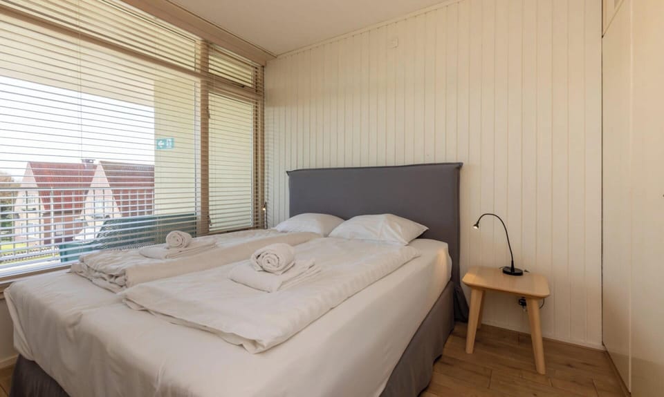 Romantic Coastal Retreat With Scenic Balcony Apartment in Zoutelande
