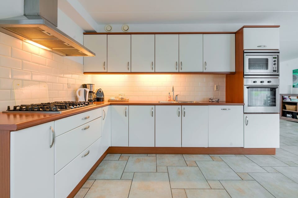 House | Private kitchen | Oven, highchair