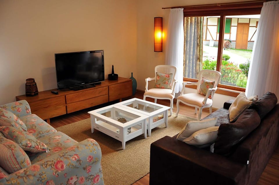 32-inch LCD TV with cable channels, TV