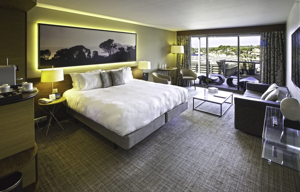 Exception, Sea View | Minibar, in-room safe, desk, soundproofing