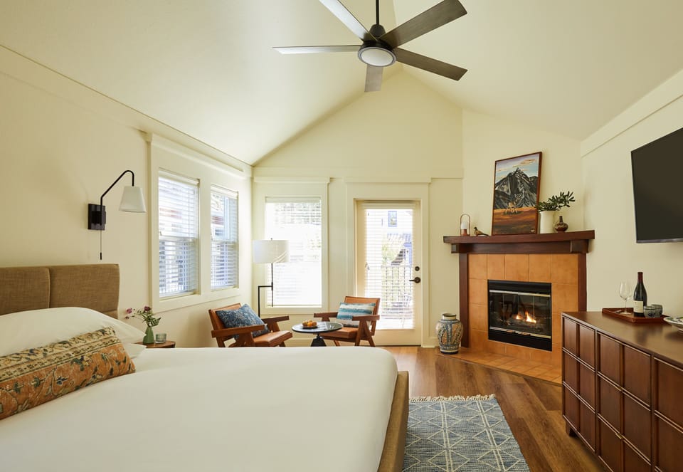 Room, 1 King Bed (Armstrong) | Premium bedding, down comforters, Tempur-Pedic beds, free minibar items