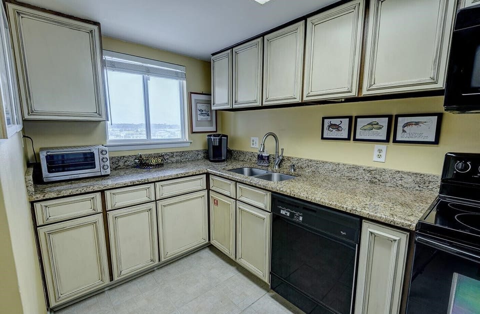Deluxe Condo, 2 Bedrooms, Beach View, Beachfront (53) | Private kitchen | Full-size fridge, microwave, oven, stovetop