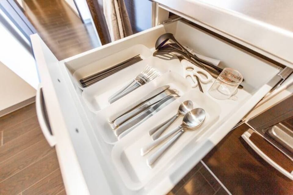 Apartment, Non Smoking | Private kitchenette | Fridge, microwave, stovetop, cookware/dishes/utensils
