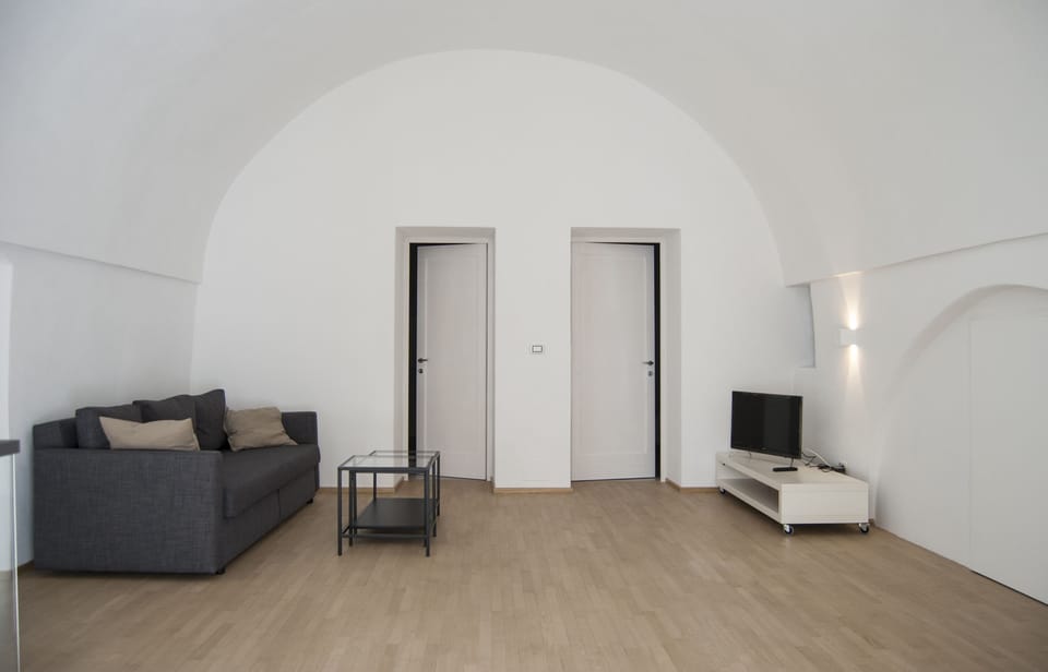 Apartment | Living room | Flat-screen TV
